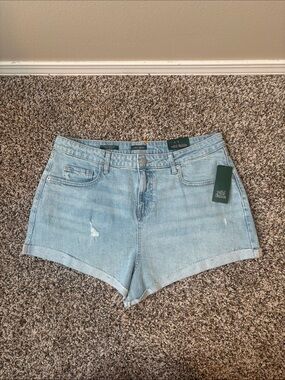 ✨NWT~Wild Fable HR Cuffed Shorts✨